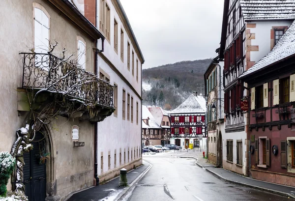 フランスの小さな村で最初の雪 — ストック写真