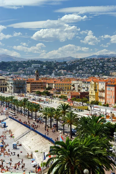 Praia de verão em Nice, vista geral do ponto alto — Fotografia de Stock