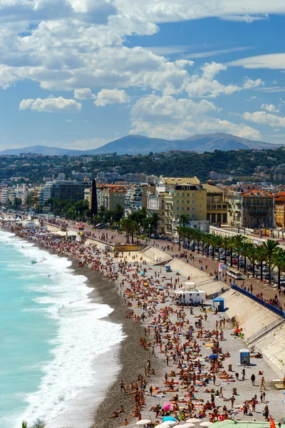 Plage d'été à Nice, vue d'ensemble depuis le point culminant — Photo