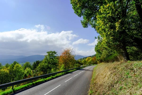 Winding asphalt road in countryside region of France — Stock Photo, Image