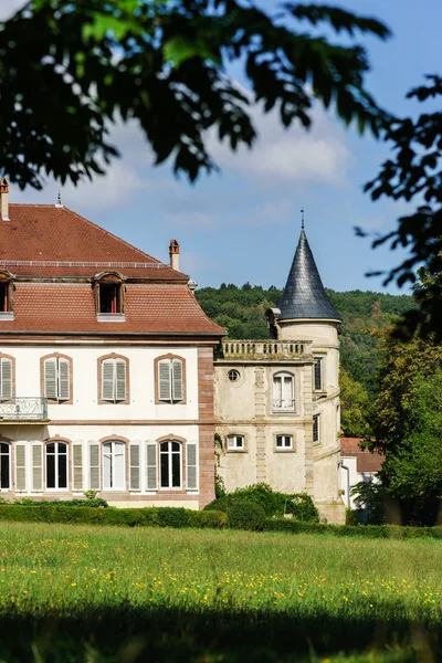 Elegancia antiguo castillo francés en Alsacia —  Fotos de Stock