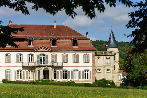 Старий французький chateau елегантність у провінції Alsace — стокове фото