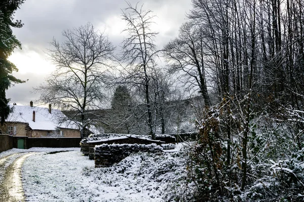 Vinter byn landskap med snö — Stockfoto