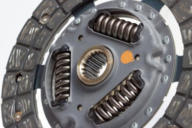 Debriyaj disk üzerinde beyaz bir arka plan