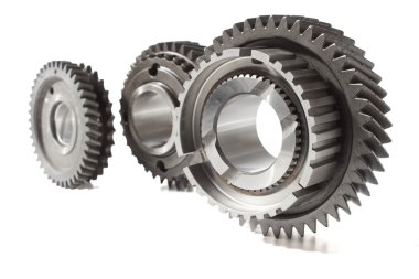 Araba dişlileri mekanik iletim üzerinde beyaz izole