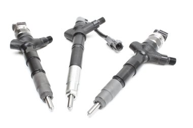 Beyaz bir arka plan üzerinde dizel yakıt için yeni başlık