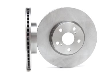 fren diskleri ve balataları beyaz bir arka plan üzerinde fren. araba parçaları