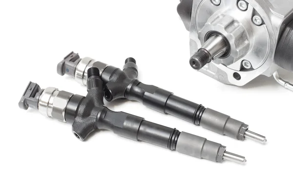 New solenoid injectors for diesel fuel lying on a white background with a rod and a fuel injection pump — Stock Photo, Image