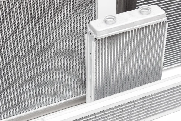 Refrigerar automotivo diferente do radiador — Fotografia de Stock