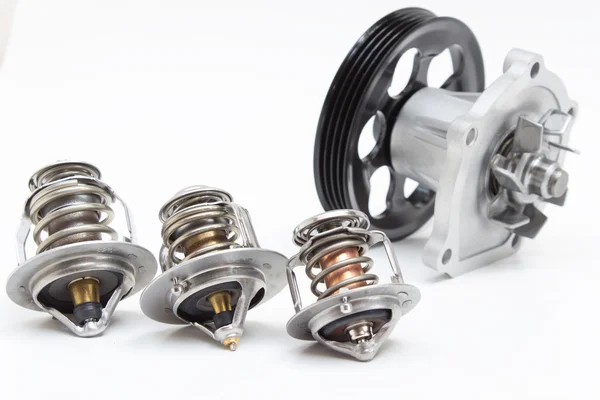 termostat su pompası motor soğutma sistemi arka plan üzerinde.