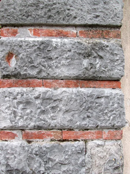 Πέτρα και τοίχο από τούβλα — Φωτογραφία Αρχείου