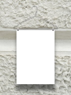 Elbise askısı beton duvar ile tek kağıt levha