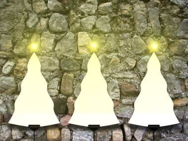 Üç Noel ağacı Ortaçağ taş duvar yıldızı kare şeklinde astı