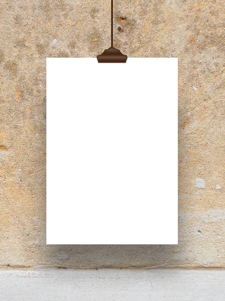 Single hanged paper sheet with clip on brown scratched concrete wall — Stock Photo, Image