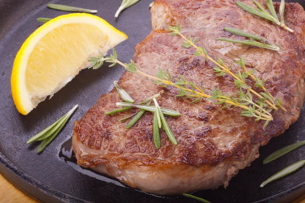 Cocina en restaurante de carne — Foto de Stock