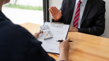 Kendine güvenen işadamı, ortaktan anlaşma teklifi reddediyor veya rüşvet, rüşvet ve yolsuzluk kavramını reddediyor