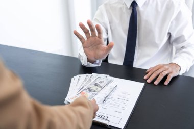 İş ortağı el hareketi. Parayı reddetmek, yolsuzlukla mücadele kavramı.