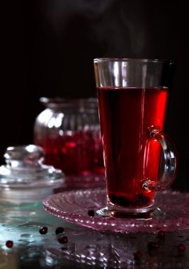 sıcak buharlı meyve çayı