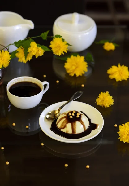 Panacotta - delicioso postre italiano —  Fotos de Stock