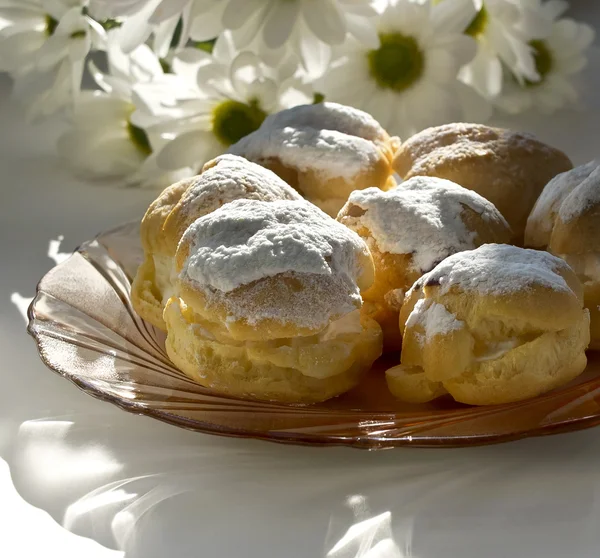 Prugne alla panna o torte al profiterolo — Foto Stock