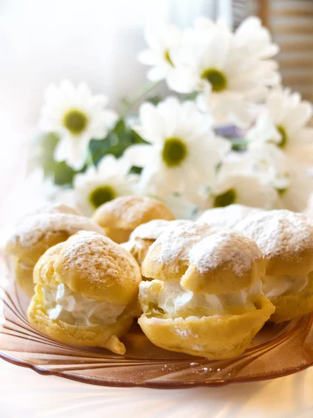 Cream puff or profiterole cakes — Stock Photo, Image