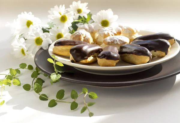 Cakes with chamomile — Stock Photo, Image