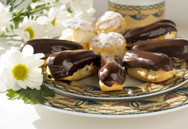 Pasteles de hojaldre de Eclair y crema — Foto de Stock