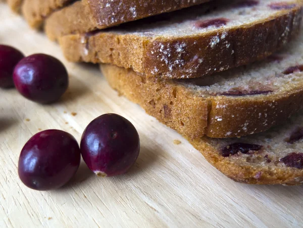 Cranberries ile ekmek — Stok fotoğraf