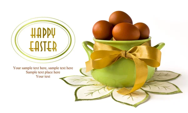 Tarjeta de Pascua - huevos en cesta — Foto de Stock