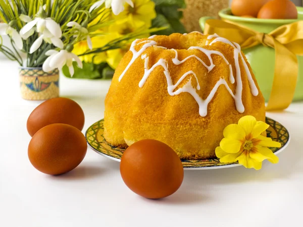 Mesa de desayuno de Pascua con pastel de Pascua (pan ) — Foto de Stock