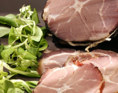 jambon, soğuk, füme, tavla, gıda, portre, aperatif, gurme, et, dilim, ot, rustik, domuz eti, keser, tedavi, kırmızı, kahverengi, ye, ham, şişman, arka plan, incelik, pastırma, yemek, doğal, Yeşiller, parça, turşusu, sandviç, prosciutto, iştah açıcı, kırsal, starter, ap