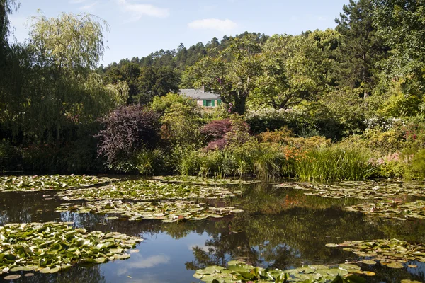 Claude Monet 'n talo Givernyssä — kuvapankkivalokuva