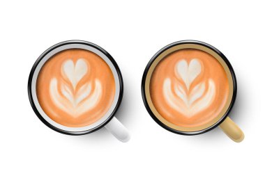 Vektör 3d Gerçekçi Beyaz ve Kahverengi Enamel Metal Kupa ve Süt Köpüklü Kahve Beyaz Arkaplanda izole edildi. Çiçek, Kalp Düzeni. Üst Manzara. Model Tasarım Şablonu