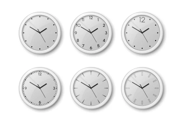 Vektor 3d Realistické Bílé Nástěnné Kancelářské hodiny Ikona Set Izolované na bílé. Bílé vytáčení. Design šablony Wall Clock Closeup. Zesměšňovač pro branding a inzerování. Nahoře, pohled zepředu — Stockový vektor