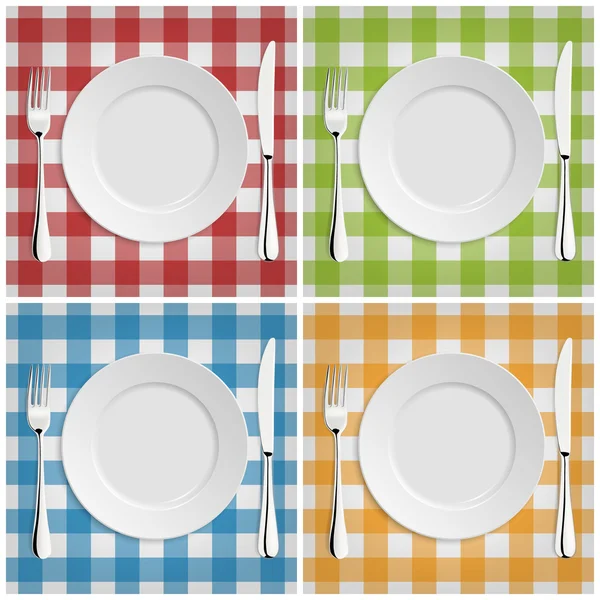 Placa vazia com garfo e faca na toalha de mesa quadriculada clássica —  Vetores de Stock