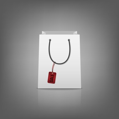 Boş kağıt poşetler satış etiketiyle.