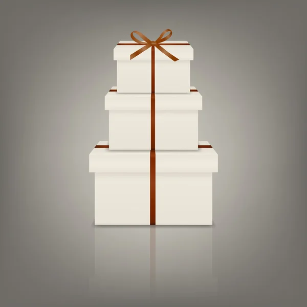 Pila de tres cajas de regalo blancas realistas con cinta marrón y lazo — Vector de stock