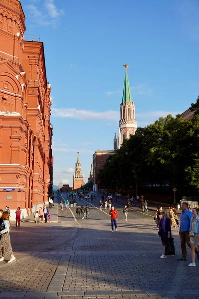 Moskou, Rusland - augustus 2020: De Rode Toren van het Historisch Museum in het hart van de Russische hoofdstad, Prachtige bezienswaardigheden van de hoofdstad — Stockfoto