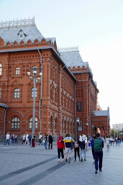 Moskva, Ryssland - augusti 2020: Det röda tornet i det historiska museet i hjärtat av den ryska huvudstaden, Vackra sevärdheter i huvudstaden — Stockfoto