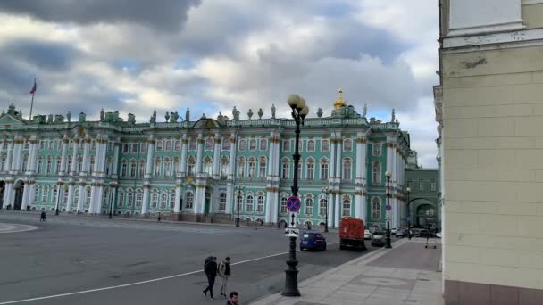 4K S:t Petersburg, Ryssland - november 2020 S:t Petersburgs slottstorget. Passionerad S:t Petersburg-himmel — Stockvideo