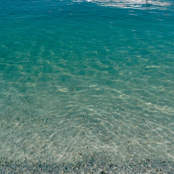 Fondo natural. Hermoso fondo marino. Paisaje marino. Vista aérea de las olas, espuma, agua, océano. La naturaleza de Adriatika — Foto de Stock