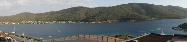 Panoramisch uitzicht op de smaragdgroene lagune Egeïsche zee in Bodrum — Stockfoto