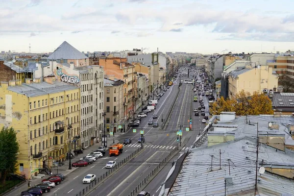 Panoramablick, Ligovsky Aussicht. Konzept für Immobilienpanorama modernes Stadtbild Gebäude Vogelperspektive Luftaufnahme unter Sonnenaufgang und morgendlichem blauem Himmel in St.Petersburg, Russland Stadtlandschaft — Stockfoto