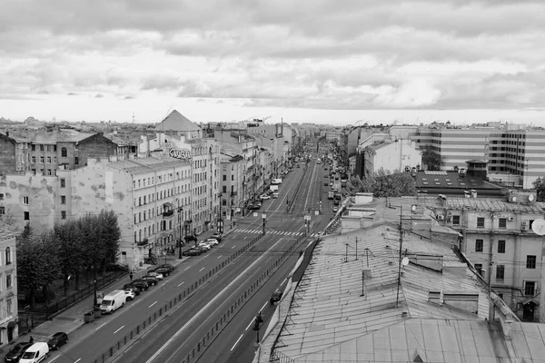 Panorama vista, Ligovsky prospecto Floor.black y foto en blanco. Concepto para bienes raíces panorámica moderna ciudad edificio pájaro vista aérea bajo la salida del sol y la mañana azul cielo brillante en St — Foto de Stock