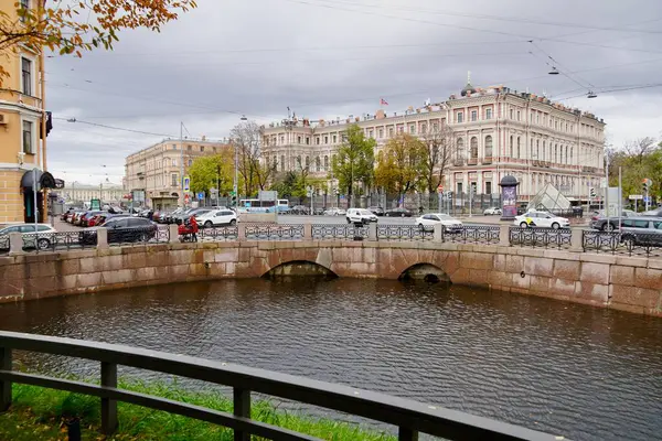 Petrohrad, Rusko - listopad, 2020 Pohled na ulici v historickém centru města — Stock fotografie