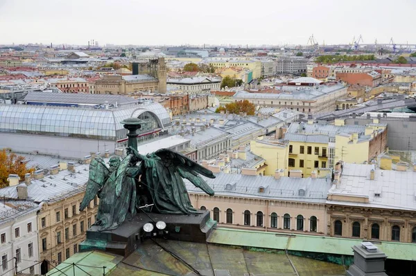 Petrohrad - listopad, 2020 Ohromující panoramatický pohled na náměstí Senátu z vyhlídkové plošiny katedrály sv. Izáka. Nejpopulárnější prohlídka severního hlavního města Ruska pro — Stock fotografie