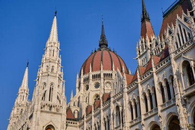 Macaristan Parlamento Binası, Orszaghaz - Milletler Meclisi, Macaristan Ulusal Meclisi 'nin merkezi ve Budapeşte' nin sembolü