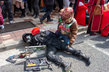 Osaka, Japonya - 18 Mart 2018: Nipponbashi Street Festa, her Mart ayında Osaka, Japonya 'da renkli kostüm ve anime festivali düzenlenir. Dünyanın en büyük kostüm etkinliklerinden biri.
