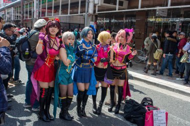 Osaka, Japonya - 18 Mart 2018: Nipponbashi Street Festa, her Mart ayında Osaka, Japonya 'da renkli kostüm ve anime festivali düzenlenir. Dünyanın en büyük kostüm etkinliklerinden biri.