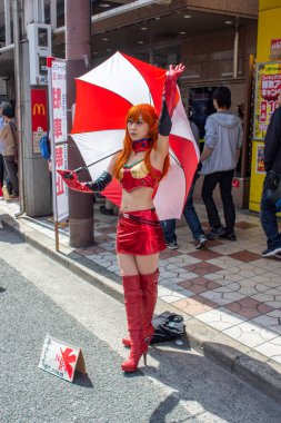 Osaka, Japonya - 18 Mart 2018: Nipponbashi Street Festa, her Mart ayında Osaka, Japonya 'da renkli kostüm ve anime festivali düzenlenir. Dünyanın en büyük kostüm etkinliklerinden biri.